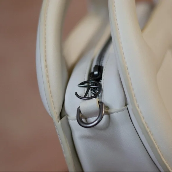 Telfar White Circle Handbag - Picture 4 of 4